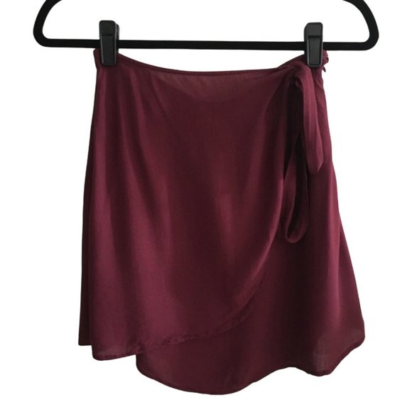 Kendall & Kylie Dresses & Skirts - Kendall & Kylie Burgundy Tie Side Wrap Mini Dress